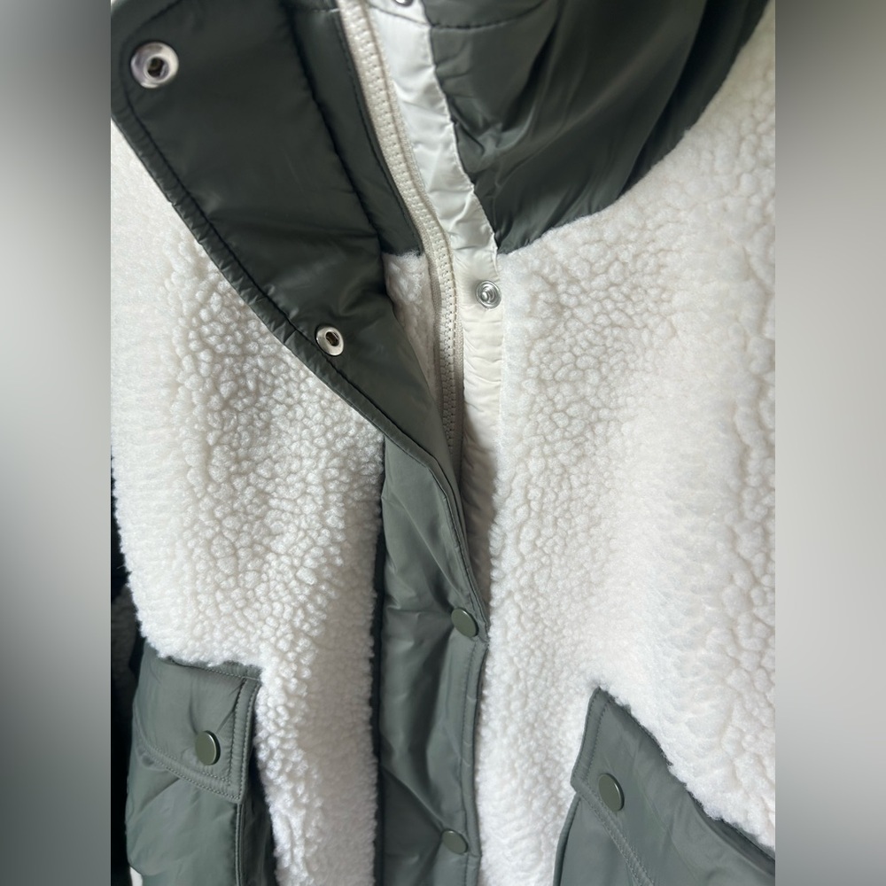 Athleta Fleece Olive Green and off White Quilted Jacket - Picture 4 of 5